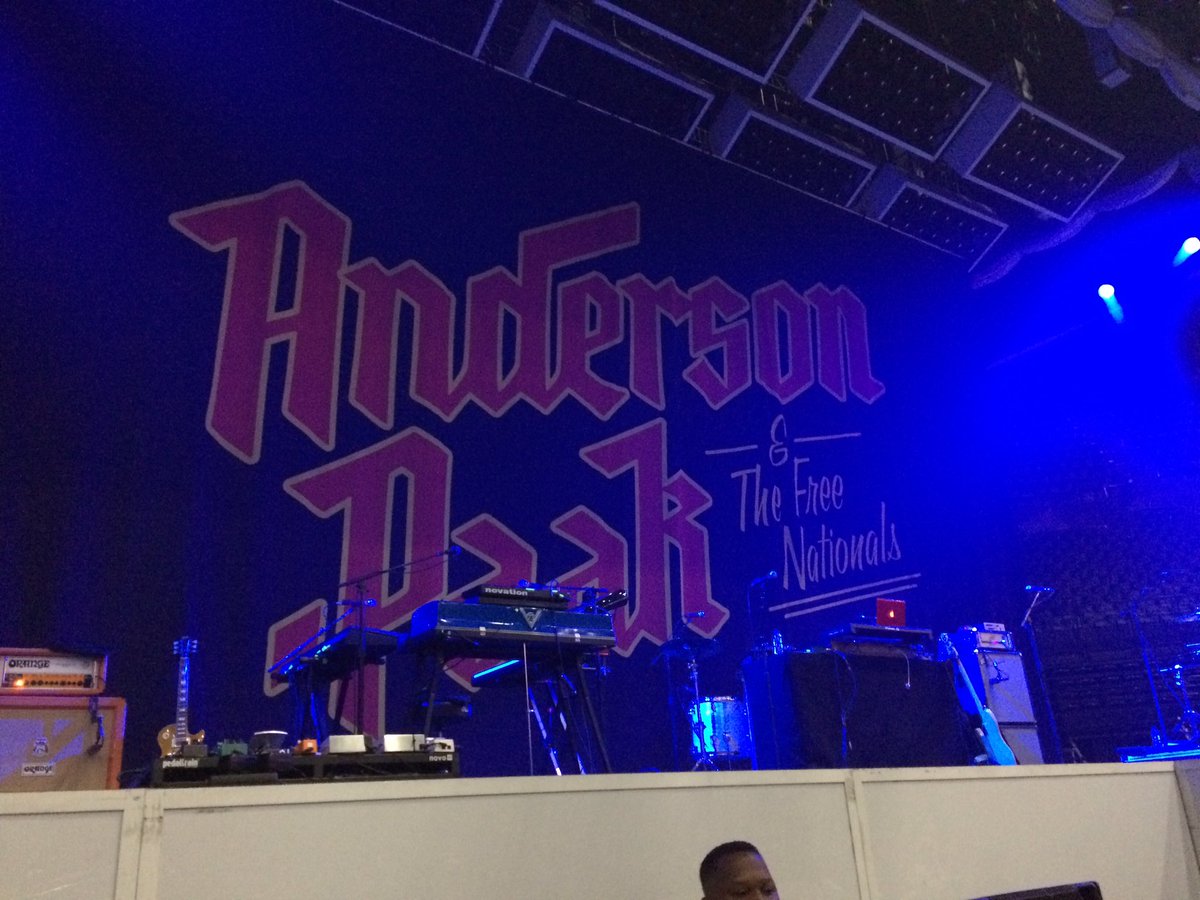 Vertigo_Natsu's tweet photo. Enfin rentrées, première partie dans 2h : #AndersonPaak #24KMagicWorldTour @BrunoMars #toutdevant 💙💙💙 https://t.co/B3jn4MuvjM