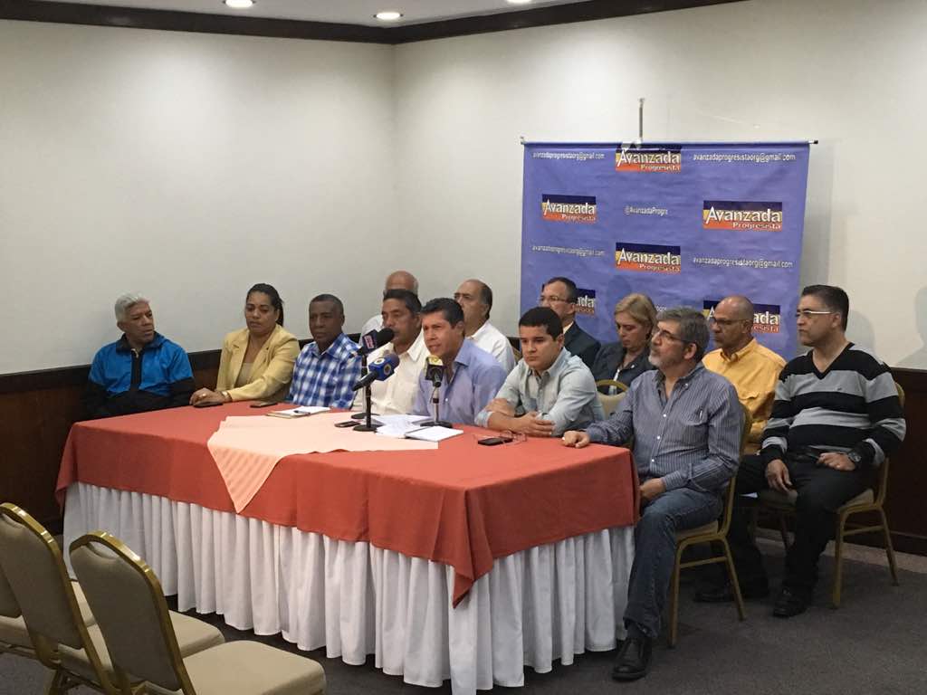 HenriFalconLara's tweet photo. Con el comité ejecutivo nacional de @AvanzadaProgre rechazamos la constituyente y nos resteamos con la constitución del 99 https://t.co/M4uC9rcrHP