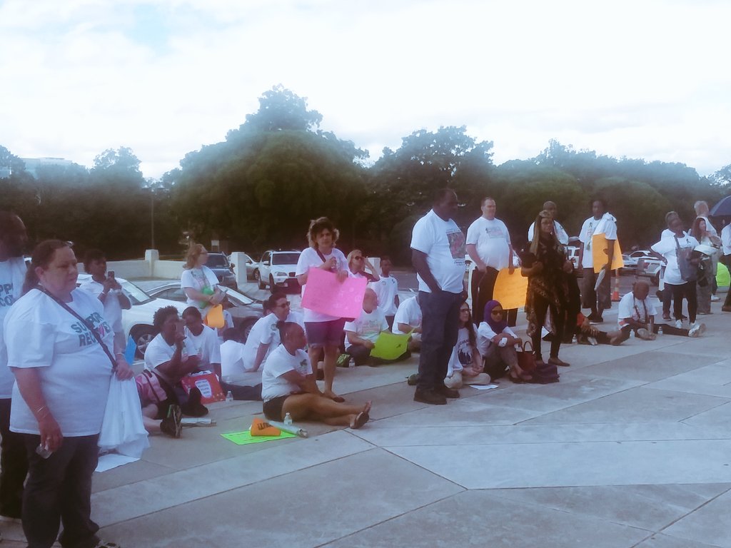 SHAYOCONNORNEWS's tweet photo. #MentalHealthDay at the #StateCapitol. More on #Local33News at 6p! https://t.co/EbATuBylDl
