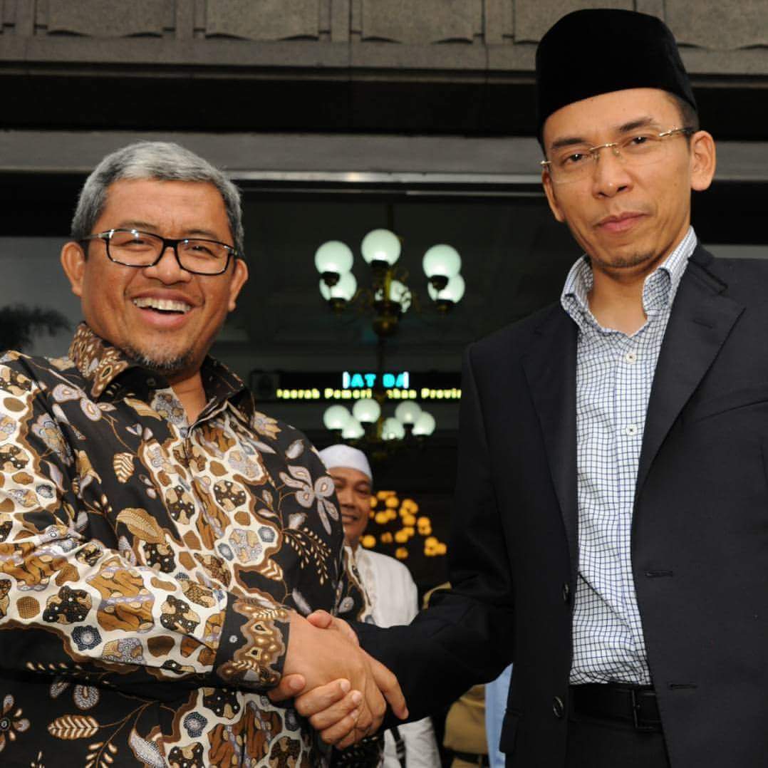 Selamat datang di Jawa Barat, Provinsi yg masyarakatnya "Someah Hade Ka Semah"..

Dr. TGB. Muhammad Zainul Majdi, M.A, Gubernur NTB...