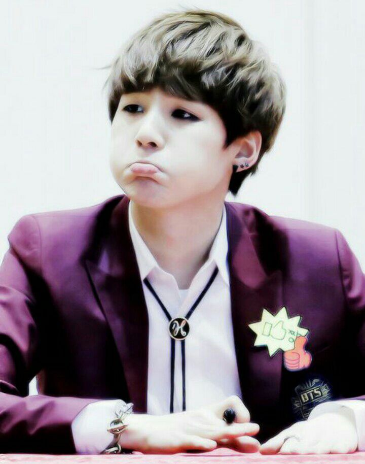 sapongnoona's tweet photo. #BTSWEEK #HappySopeday #ARMYSUGA #BTSFESTA2017
Don't worry Yoongi I won't trend u last. I'll equally trend u today with Jhope. 😘 https://t.co/EQdfnZWnZv