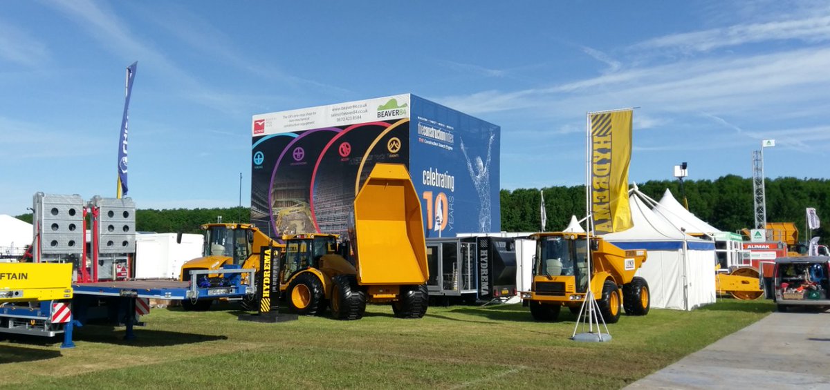 AltradBeaver84's tweet photo. Sun to replace rain tomorrow at #plantworx2017.  Get the complete view courtesy of @Beaver84 and @TCIndex from the observation platform. https://t.co/B8YYyEJVQe