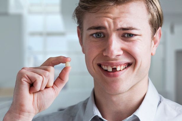 CEIO_Centros's tweet photo. He perdido un diente, ¿ahora qué hago? Lo más sensato es reponerlo cuanto antes con un #ImplanteDental https://t.co/dDSrnCBpOl https://t.co/37gSM5q97k