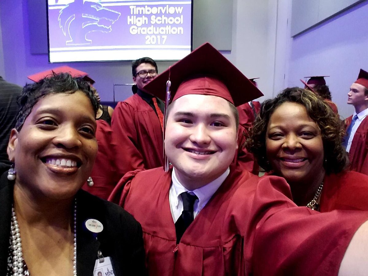 PhoenixAcademy3's tweet photo. Even more Phoenix grads at Timberview graduation #MISDGrad2017 https://t.co/mkJGLH7vfI
