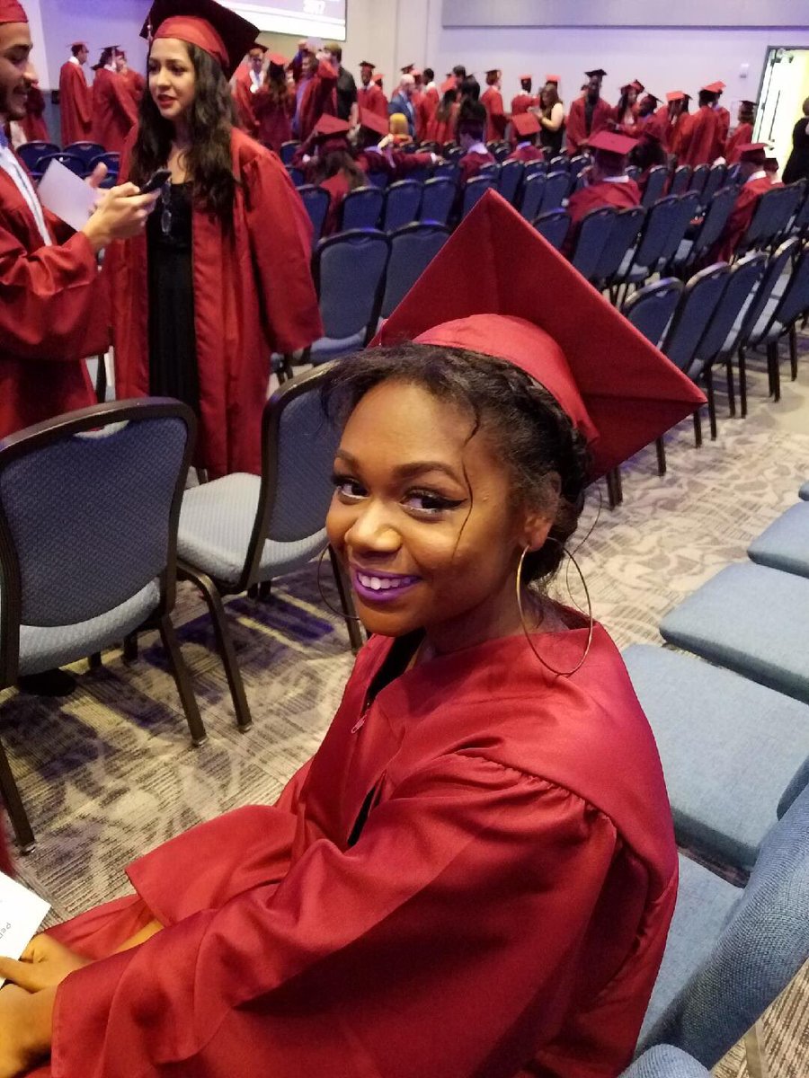 PhoenixAcademy3's tweet photo. Even more Phoenix grads at Timberview graduation #MISDGrad2017 https://t.co/mkJGLH7vfI