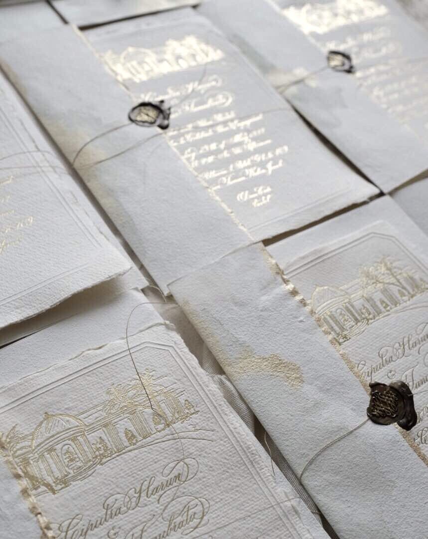 truffypi's tweet photo. Gold foil on handmade paper is always my favorite combination. What’s yours? #calligraphy #wedding #stationery https://t.co/9TMuBZE8RB