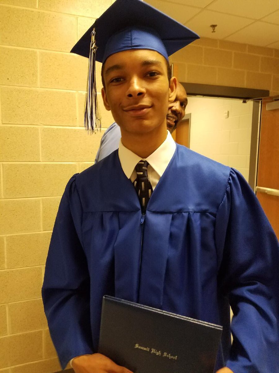 PhoenixAcademy3's tweet photo. More Phoenix grads at Summit graduation #MISDGrad2017 https://t.co/niVq3E9uKp