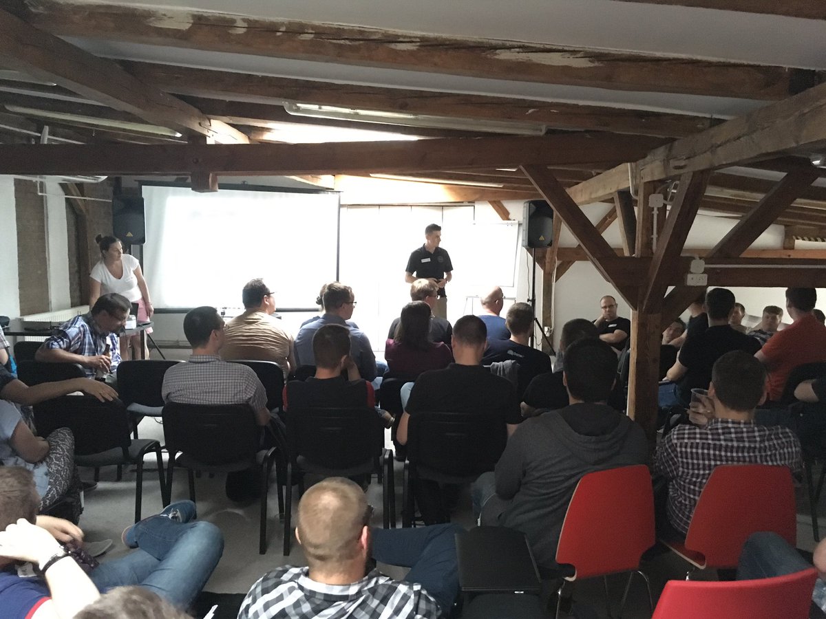 mrdoro's tweet photo. @vJZielinski is opening  #AWSUGPL Poznań https://t.co/0HThET0ppX