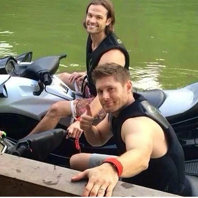 Jerzcaligrl's tweet photo. #J2sDay #AustinAntics #HotAustinNights #SizzlingAustinDays #HiatusLife More please! 💜 https://t.co/dtNiB5yfup