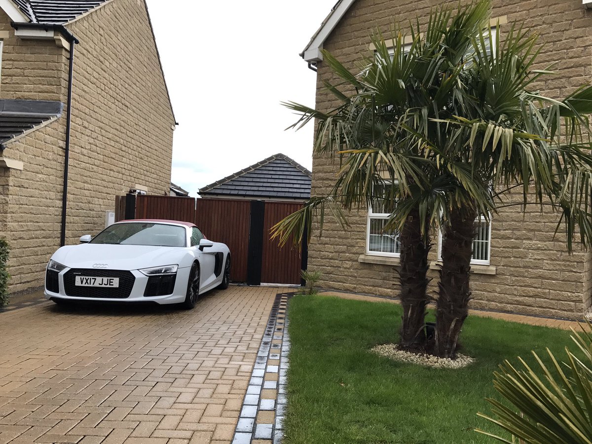 SamSanders54's tweet image. I think all this rain calls for a 4wd! #R8V10plus