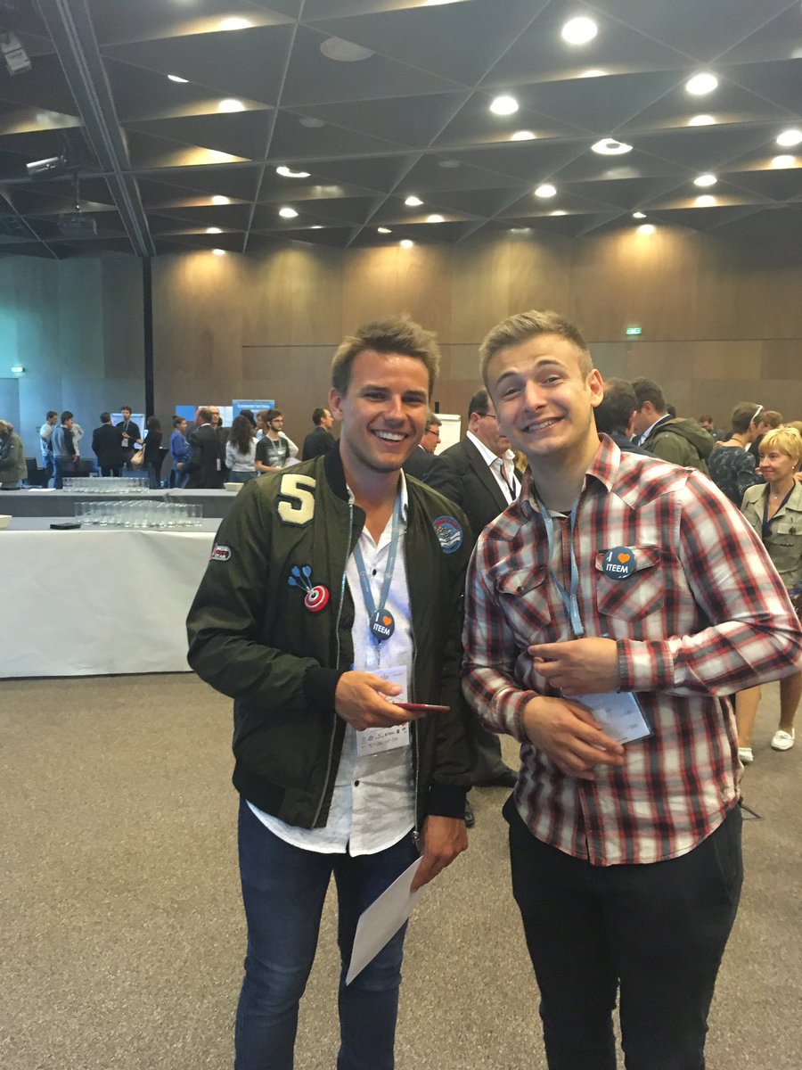 EmileRichard_'s tweet photo. Le #Meetuphdf est lancé! https://t.co/LxOn9i24Aw