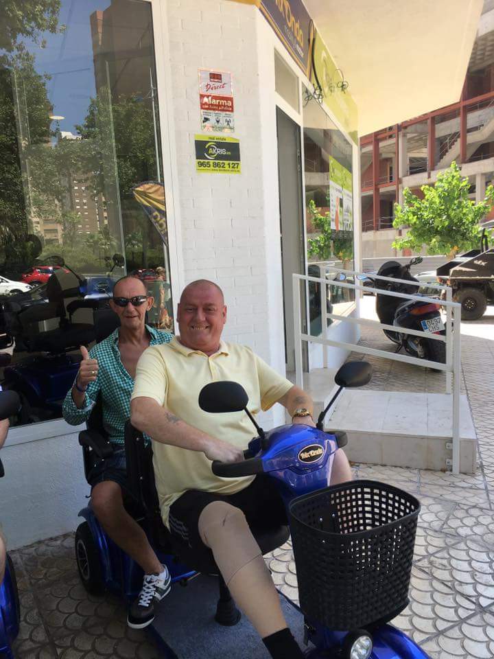 nickygwill's tweet photo. @BarryChilver &amp; @TonyHay72713355  #BenidormStyle 😂😂😂 https://t.co/K9xFTyqiSA