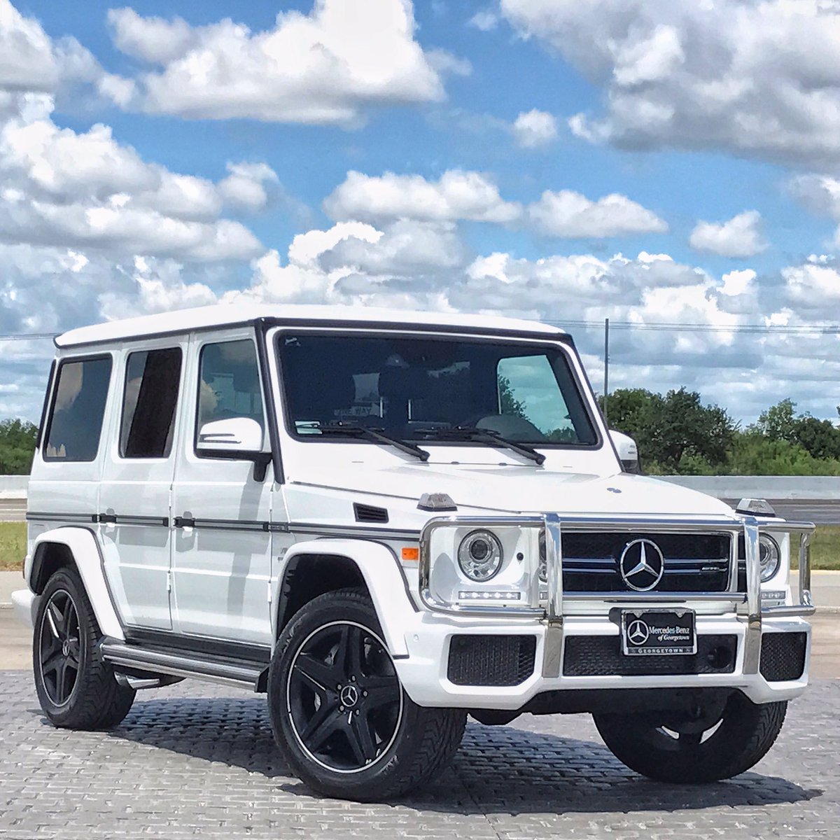 Useautofocus's tweet image. Great day for the G63 AMG. What do you think about the #Mercedes #G63 #AMG ? #dealership #dealershipphotography #auto #autofocus #carsales