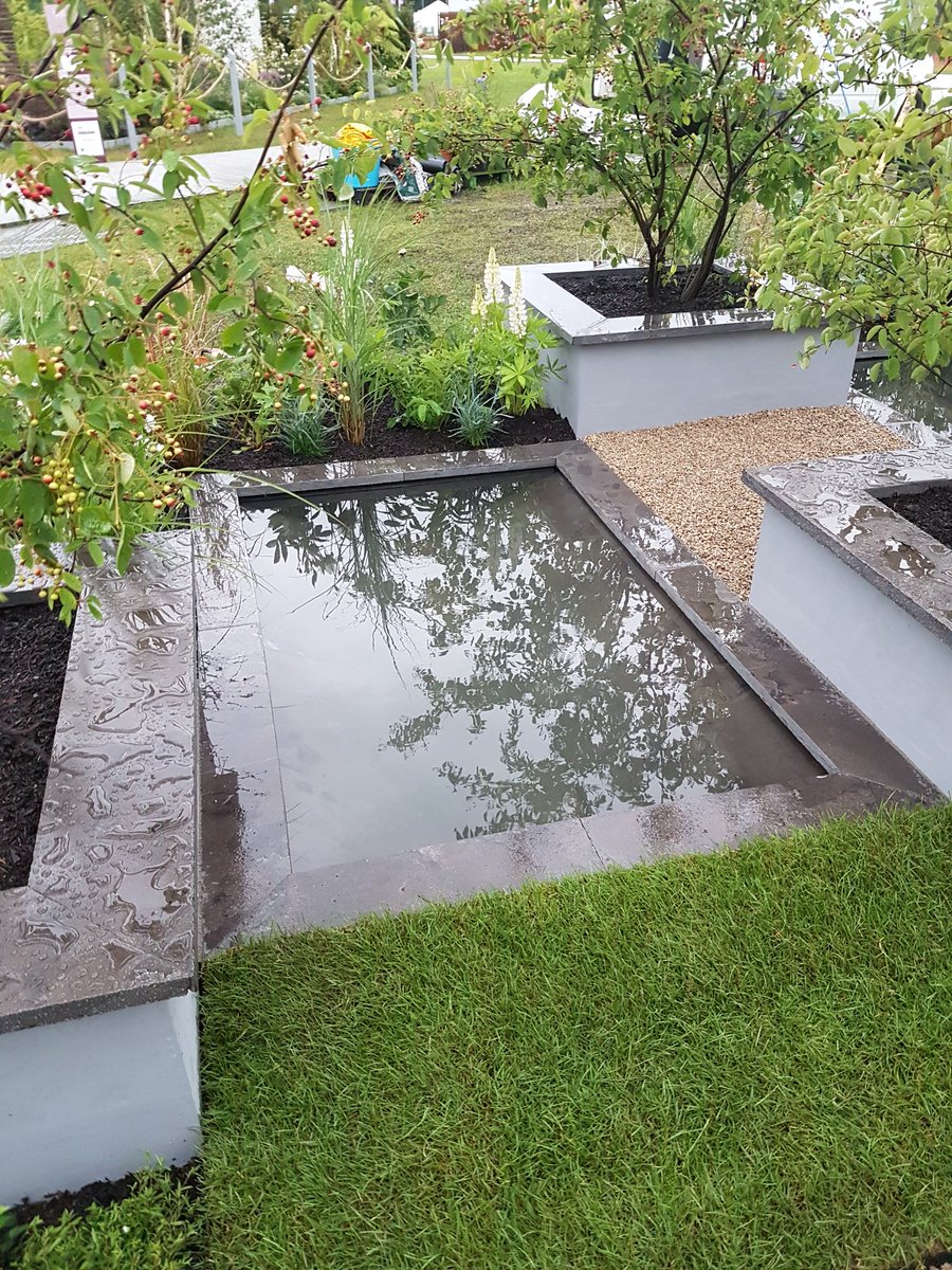 smartscaper's tweet photo. Agriframes garden, finished off despite the weather. Fingers crossed for judging #RHSChatsworth @wearesanctum https://t.co/OsbIVjSyhl
