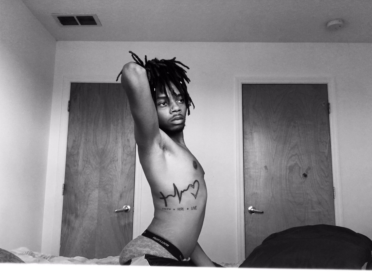 fuckboyhttp_'s tweet photo. Embrace your body cause you only get one🖤✨ https://t.co/hfUeVvqAaJ