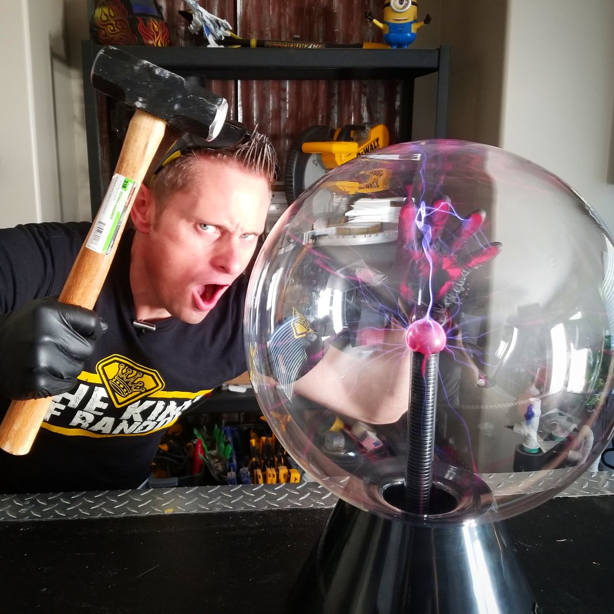 thekingofrandom's tweet photo. Should I do it?
#madscience #extreme #electric #commentrequest #takingrisks #forscience #thekingofrandom https://t.co/TQlvAhQuXO