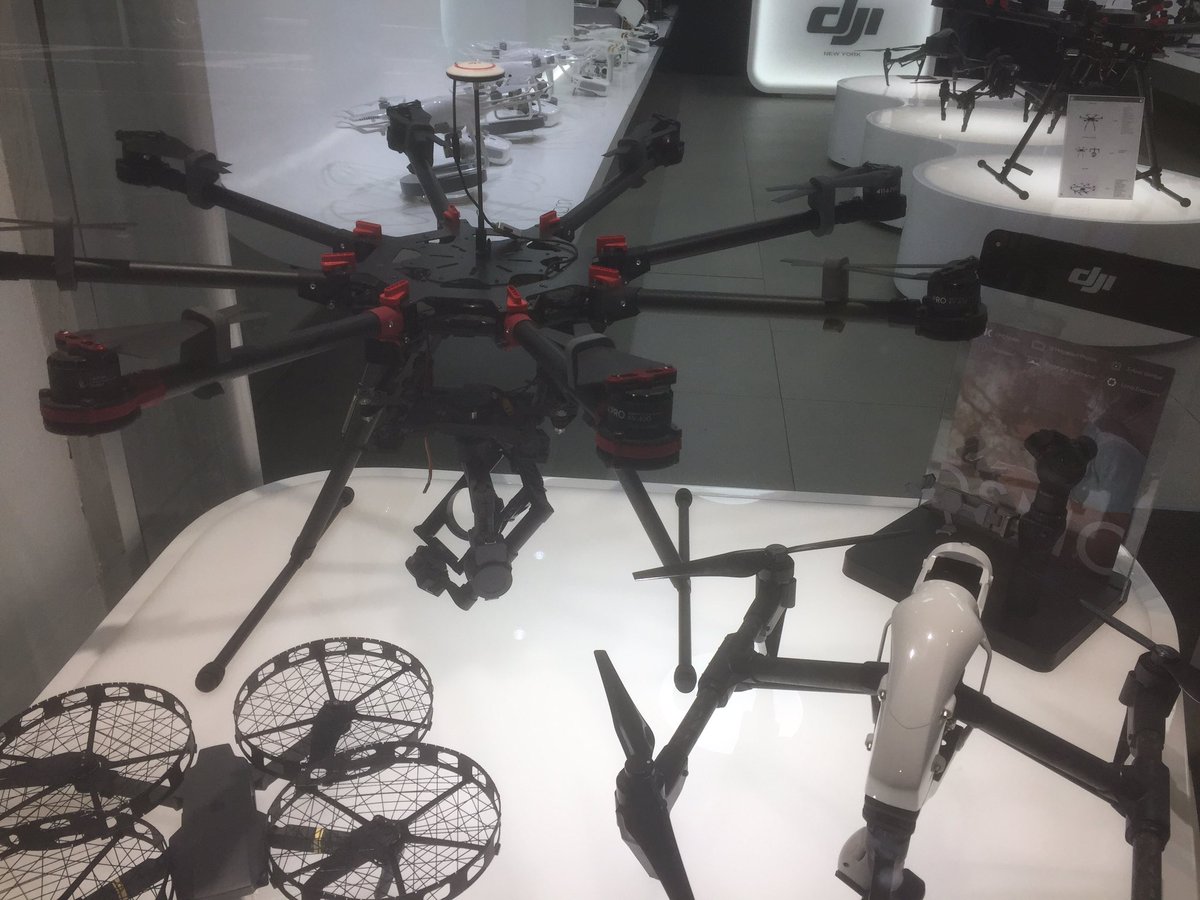 NeilNfg's tweet photo. For @tom_holt @ajhardy13 @AU_DGES Drone shop! Only in #newyorkcity https://t.co/l5XRRCSzMH