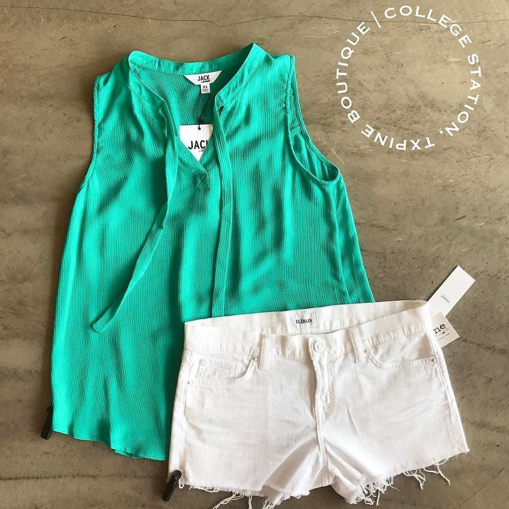 pineboutique's tweet photo. This outfit is absolutely perfect for this warm weather!
@jackbybbd teal top $60.99 XS-L
Paired with #hudson shorts $135.99
Comment #runsh… https://t.co/VwWoYAkuWo