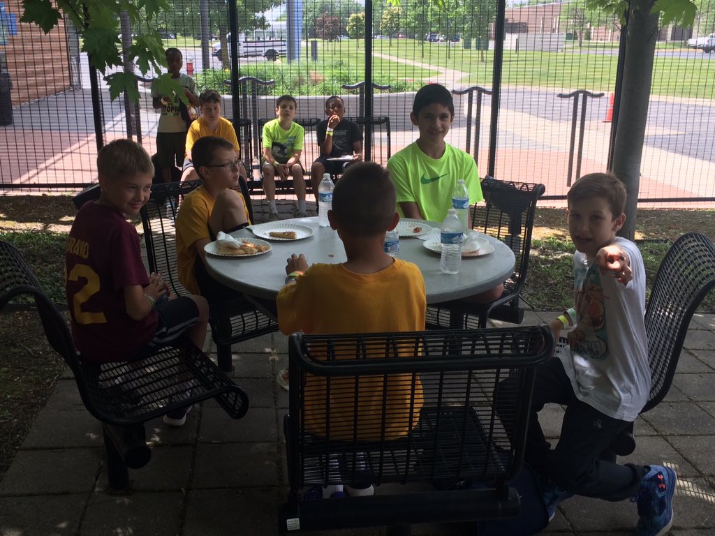 CarlaaveryCarla's tweet photo. @Gribble lunchtime https://t.co/92m56CCES5