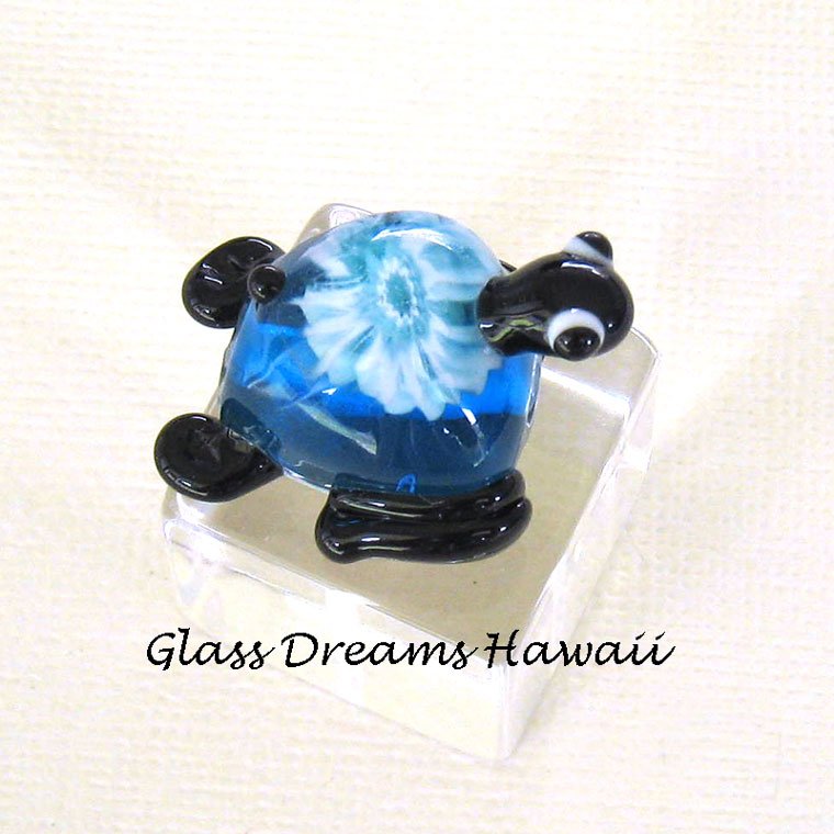 GlassHawaii's tweet photo. Glass Turtle Honu Bead Handmade Lampwork https://t.co/UbxSoVQOO5 via @Etsy #IntegrityTT #handmade #glassturtle https://t.co/xWZoT0wNLW