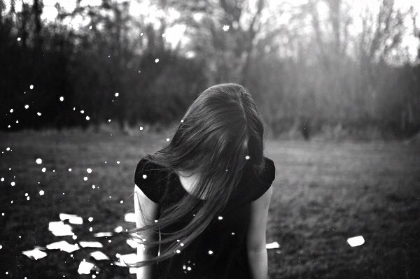 بين ارفض واريد واقتنع واختار .. ذبلت الوروود بأغصان رغباتي ..❤
#فاقده_غلاه