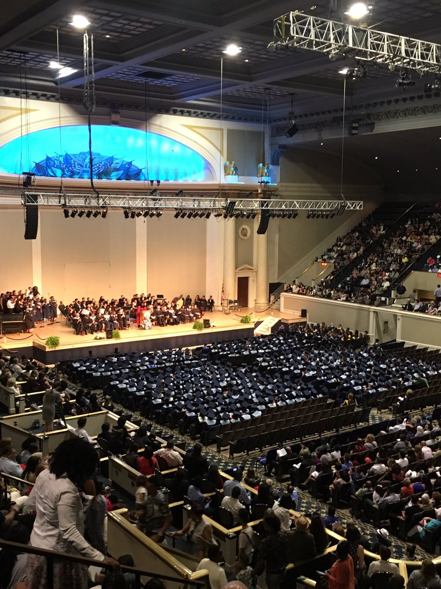 teahan22's tweet photo. Beautiful day for graduation! Congrats Springbrook!! @thebrook2017 #MCPSGrad https://t.co/sZcgBVGvK8