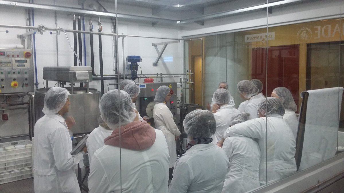 martinleopina's tweet photo. Primer TP de centrifugación en materia Operaciones Unitarias en planta piloto de Chr. Hansen, en @UADEoficial @soddone #AlimentosUADE https://t.co/6MlEnnhcaF