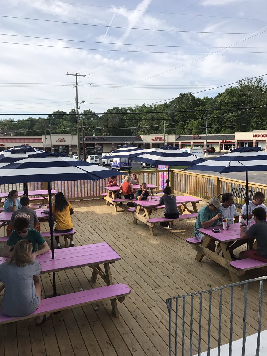 PelicansKnox's tweet photo. The weather is perfect!! Come get a SnoBall! We are open until 9! https://t.co/jLzoyqw75m