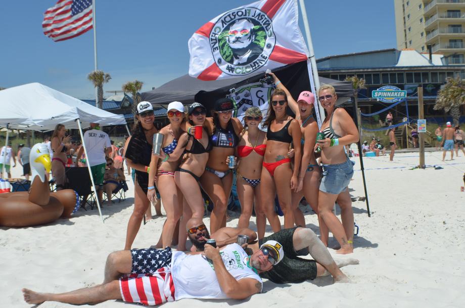 ChiveNation's tweet image. Chivers Splash Down into Paradise and Raise $41K for the Underdogs! (FULL POST: l.thechive.com/3VMmHq)