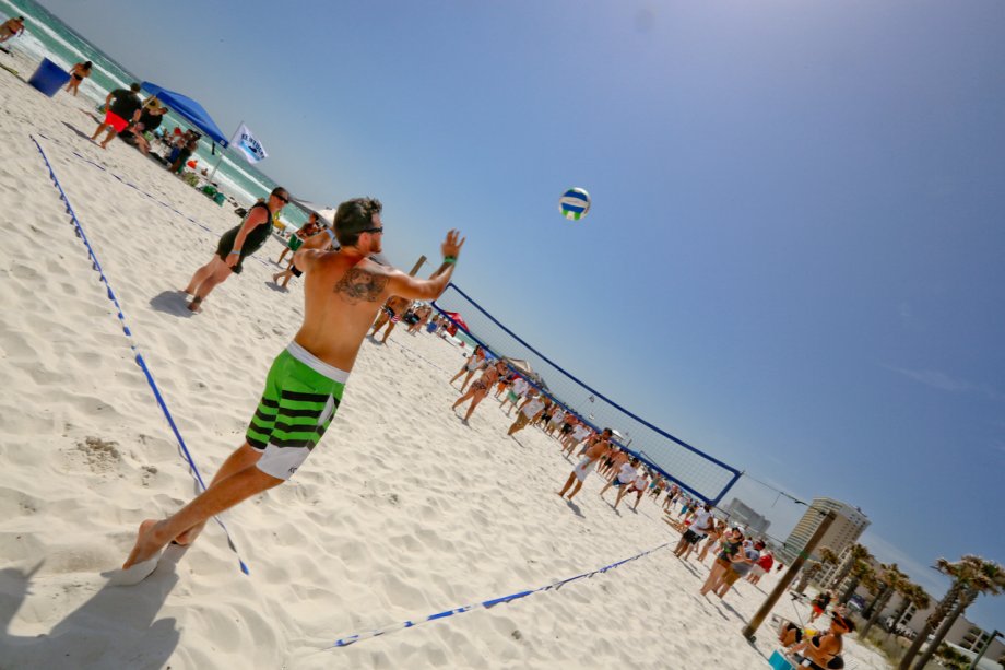 ChiveNation's tweet image. Chivers Splash Down into Paradise and Raise $41K for the Underdogs! (FULL POST: l.thechive.com/3VMmHq)