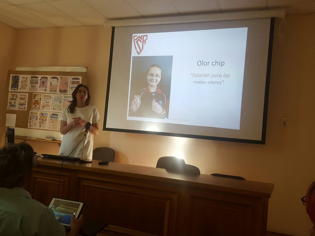 laclasedelaura's tweet photo. Habilidades para la vida 
"A grandes males, grandes remedios"
Los nilis idean aplicaciones móviles #pechakucha #ieduCRIF @cala_real https://t.co/y96SwuKjI2