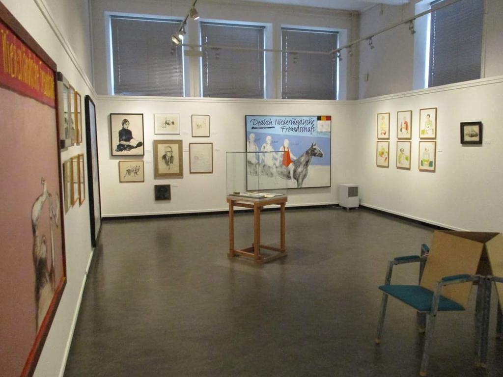 museuminfo's tweet photo. Nog t/m 25 juni, Robbert de Bakker, Veendam en verder. Zijn gravures zijn van ongekende klasse! https://t.co/74ZXOPu6y4