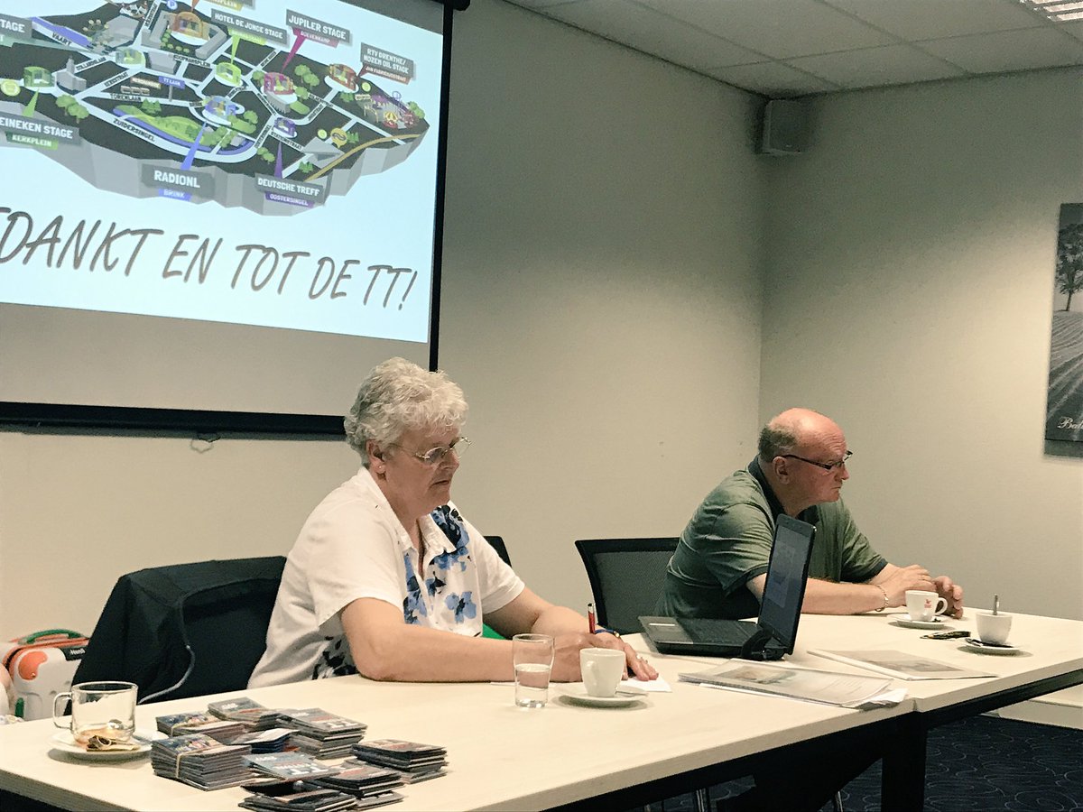 tamaraboor's tweet photo. Voorlichting taken #TTFestival door #HenS met @SanderTenBosch en @WillemsHenry in @DeBonteWever. De verkeersbegeleiders zijn er klaar voor!! https://t.co/pifRezKP14