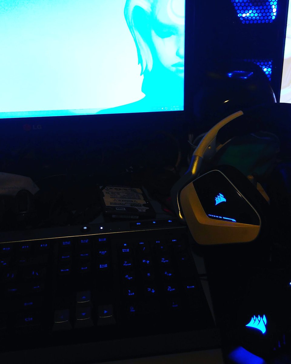 Thomas_WP's tweet photo. Corsair take over, I didn't choose this life
@wootware @CORSAIR #pcmasterrace #M65prorgb #voildwirelessrgb https://t.co/X6cm5OcHkp