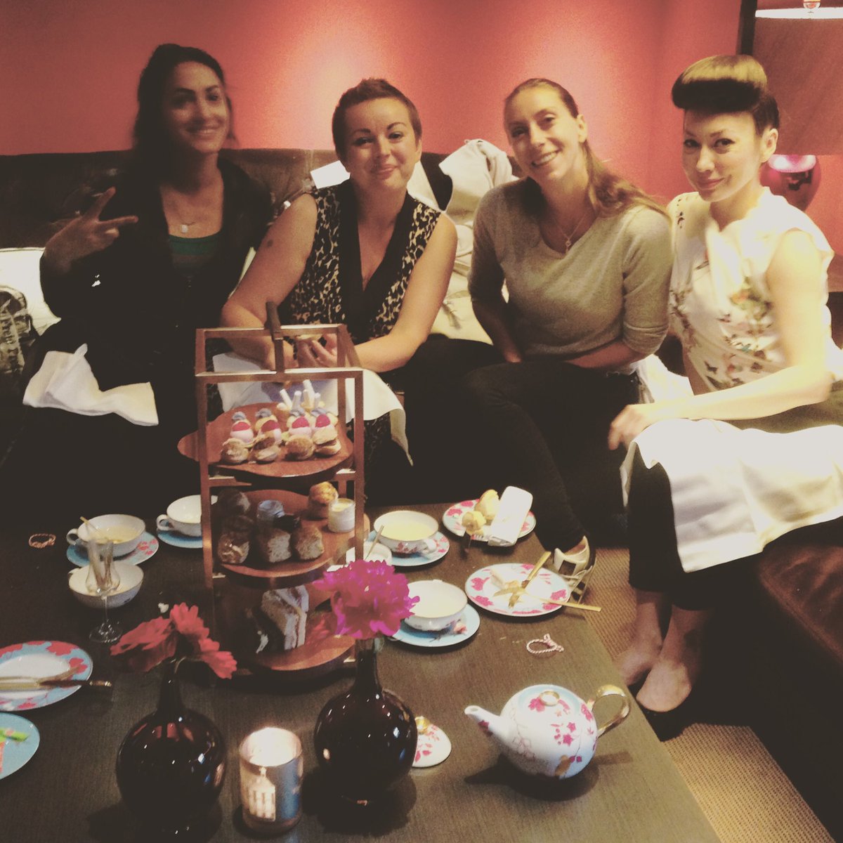 #HighTea with the girls in #TheGrandAmsterdam  👯👯 #friends #girlfriends #highteatime