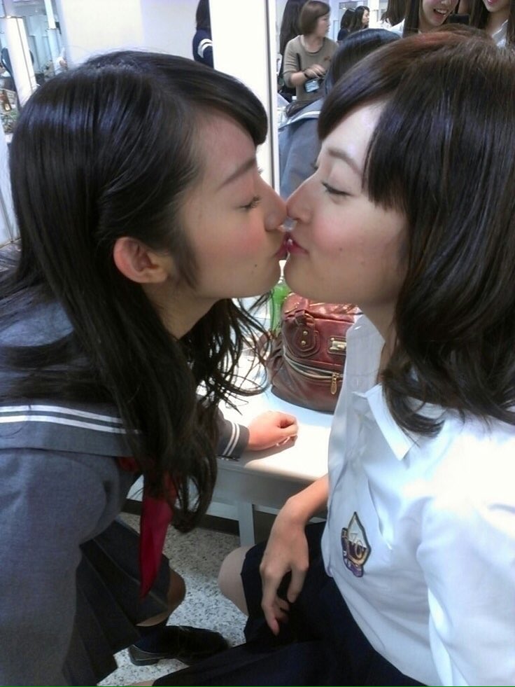 lowqualitygirls's tweet photo. miyazawa seira and sakurai reika  ♡ nogizaka46 https://t.co/9lr95sDVzU