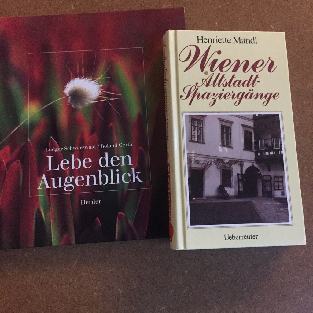 kigo's tweet photo. wenn man grad keine lust zum #nettworking hat kann man super lesen hier @magdas_HOTEL https://t.co/PMIsVvW0ut