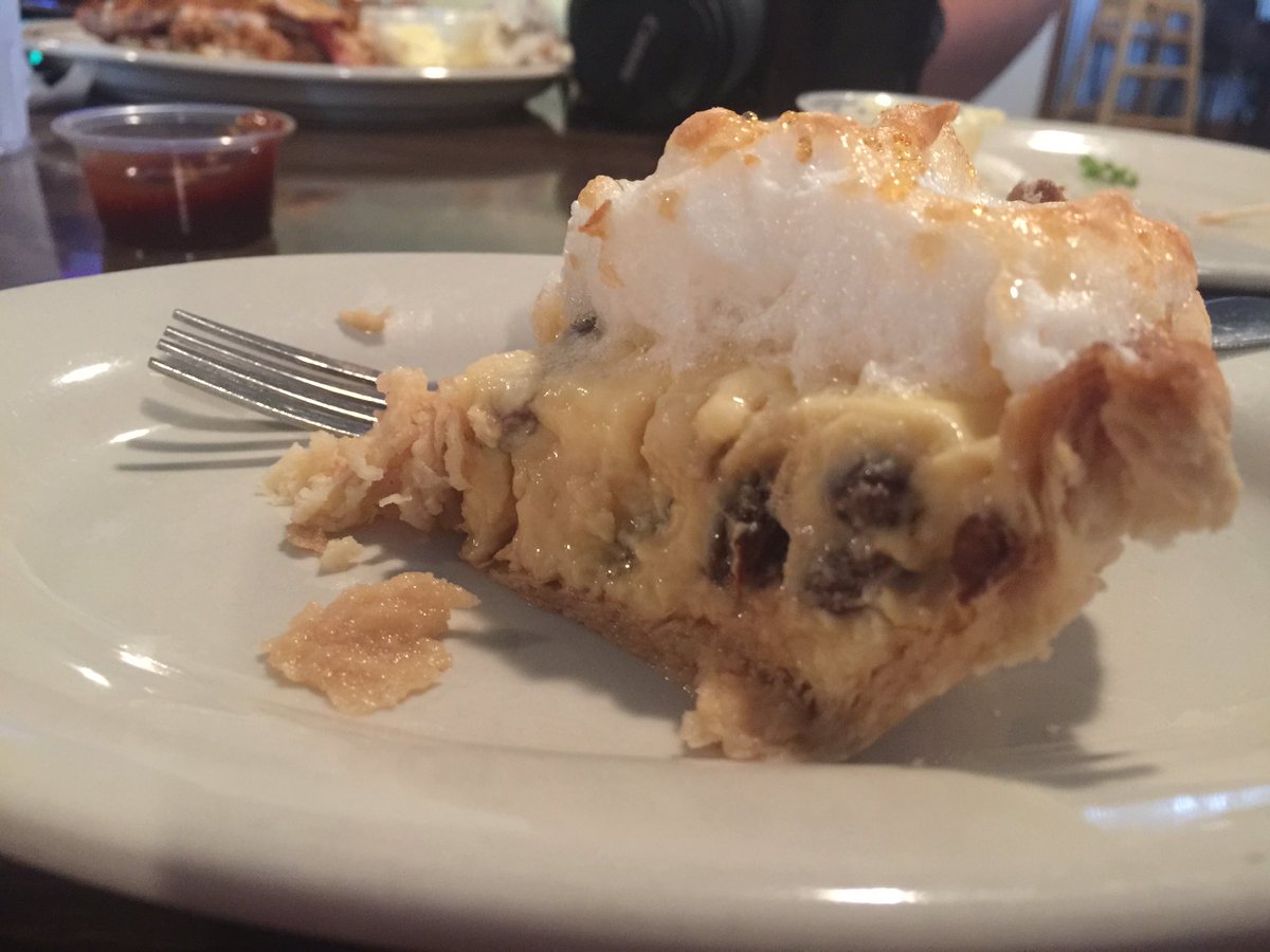 melodytravels's tweet photo. Just polished off a tasty lunch from The Lucky Pig followed by homemade Sour Cream Raisin pie. Nom! @luckypig_ogden @Travel_Iowa #thisisiowa https://t.co/3NEGANeu72