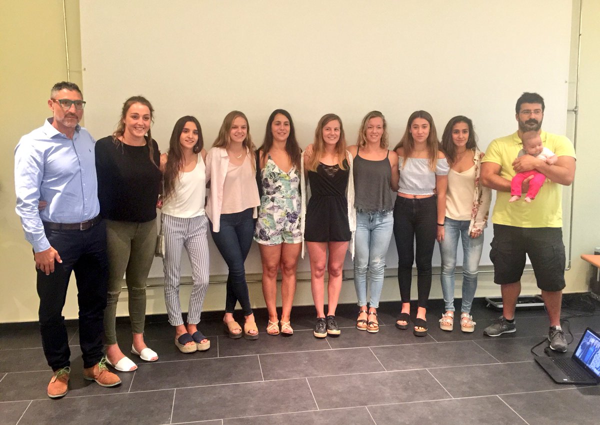 <a href="/cnmataro/">Centre Natació Mataró</a> homenatja les seves companyes d'equip <a href="/ona_wp10/">Ona Meseguer</a> i <a href="/LauraLV_12/">Laura López</a>