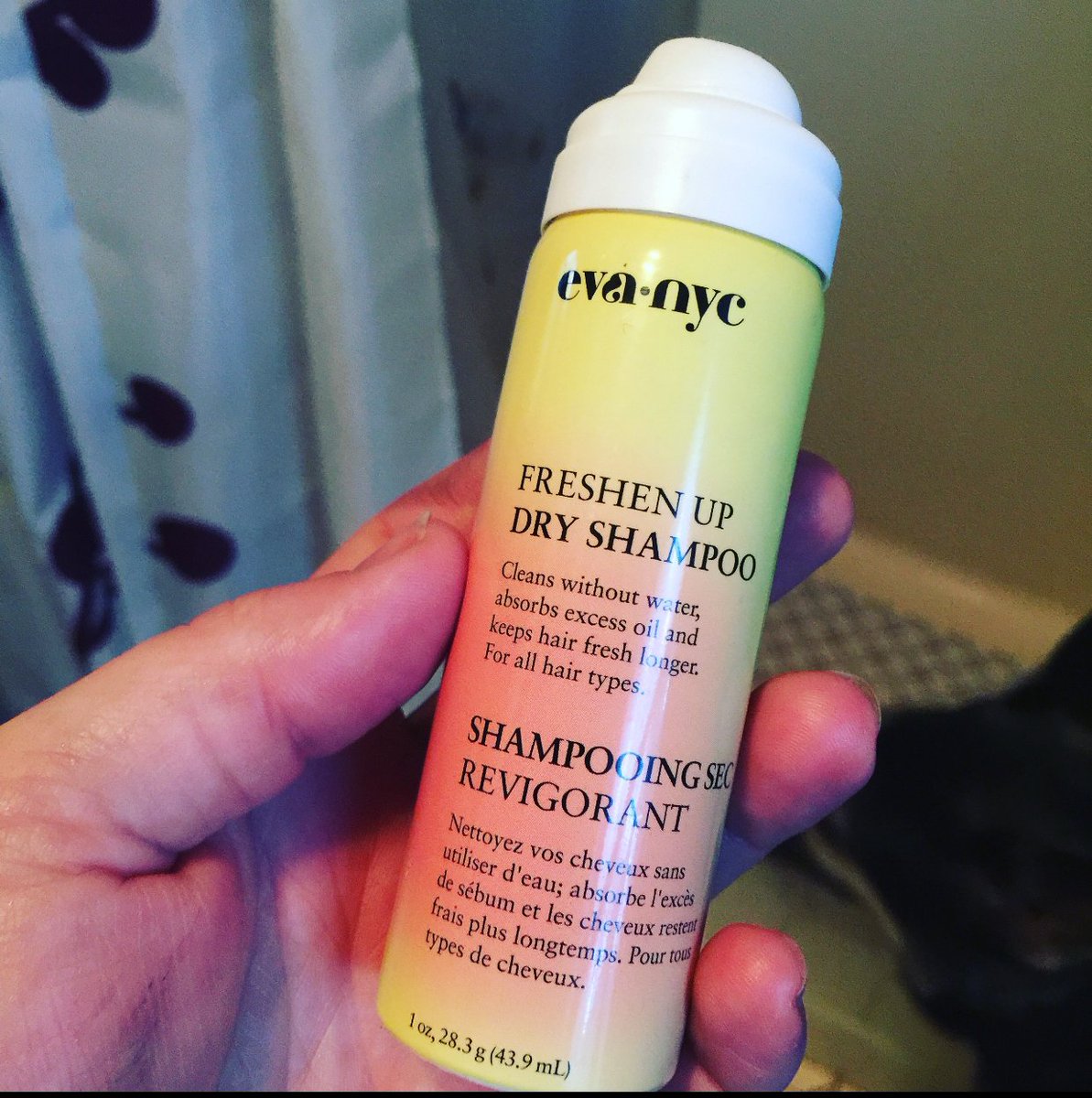 tonya_saurusrex's tweet photo. Best dry shampoo I've ever tried #gotitfree #evafreshcv #evafreshulta https://t.co/L8A2kj1cVx