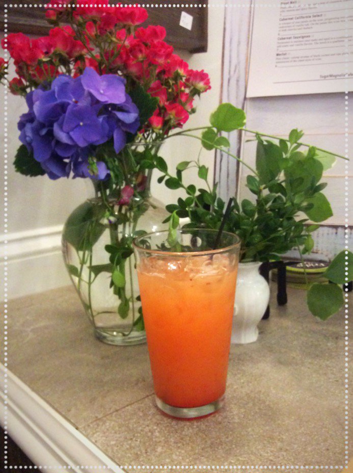MagnoliaCafe3's tweet photo. Stop by and buy a book and a refreshing strawberry lemonade to enjoy on this lovely summer day! https://t.co/AXVTvJjAMd