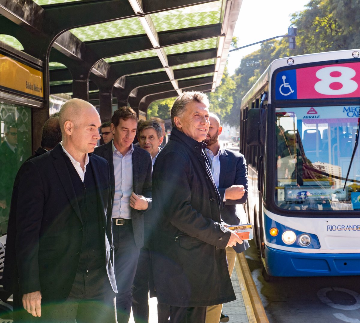 proargentina's tweet photo. "Vamos a usar las piedras que nos ponen en el camino para construir la Argentina que queremos" @mauriciomacri https://t.co/Z2poyBaEB4