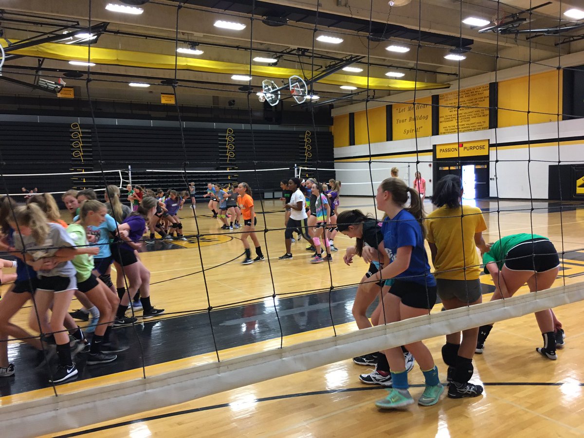 d_lichtenberg's tweet photo. Kicking off our 6-8th grade camp with some friendly competition💪🏼 #bettvball #work  #relays 🏐 https://t.co/JoMvvklG7w