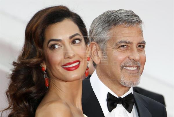 BrasilEFE's tweet photo. Nascem gêmeos de George e Amal Clooney
https://t.co/zFodcBemoM #Celebridades #EFEestilo https://t.co/R5H2m68DD6