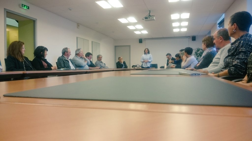 Emilie_Alonso_'s tweet photo. J-5 pour les #legislatives2017! Ce soir de campagne encore une fois, on parle gauche surtout gauche #ExigeanteEtOuverte avec #Chabanne2017 ! https://t.co/f3lotNliY5