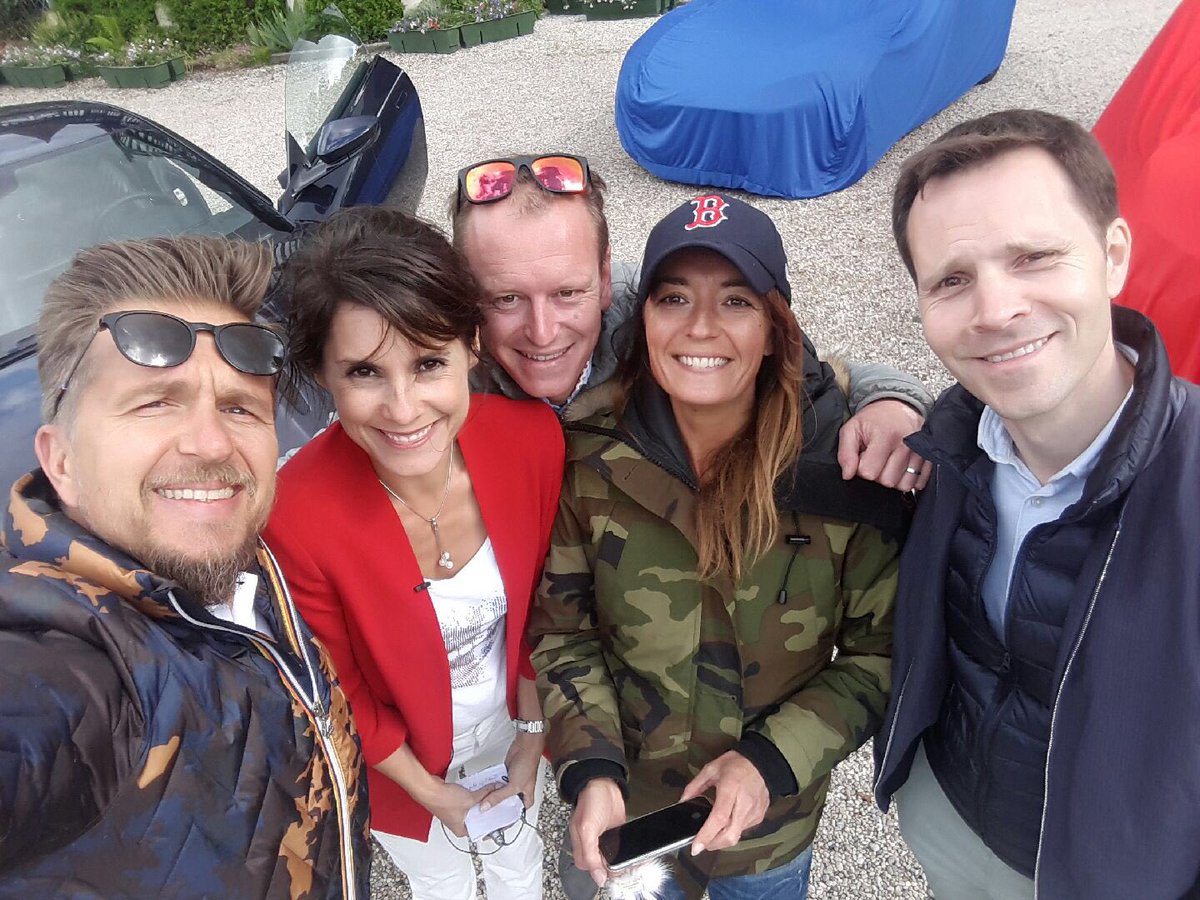 marionjolles's tweet photo. On a froid mais on est ensemble! Rdv dimanche avec toute la bande @automoto_TF1 Merci @jpgagick pour le selfie :) @TF1 Quel bonheur! https://t.co/v15syIIVZp