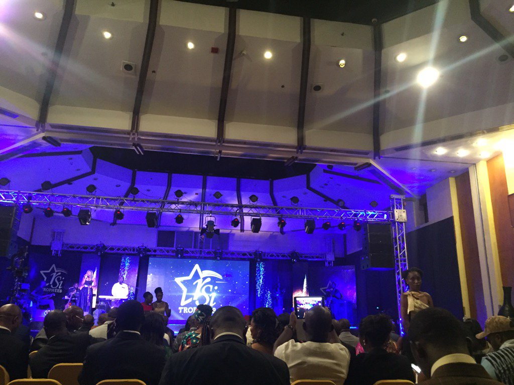 ElongWilliam's tweet photo. La soirée commence d'ici peu. #RSItrophees https://t.co/Lf27aKHJvU