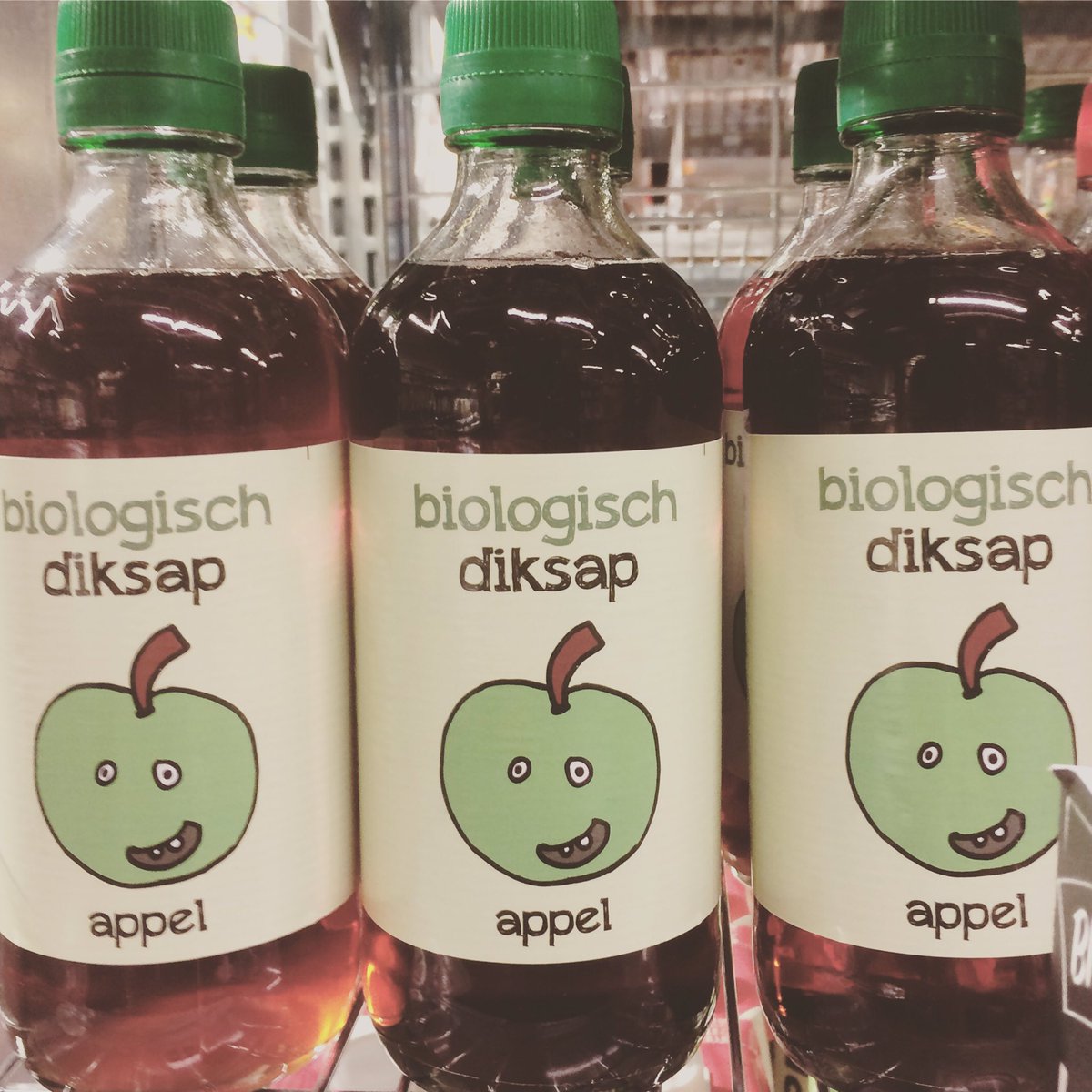 AmandaCardinale's tweet photo. We need your help in Amsterdam, @elialtman @ahundredmonkeys! #dontcallitthat #lostintranslation #cheekyapples https://t.co/pJbRsvoCNc