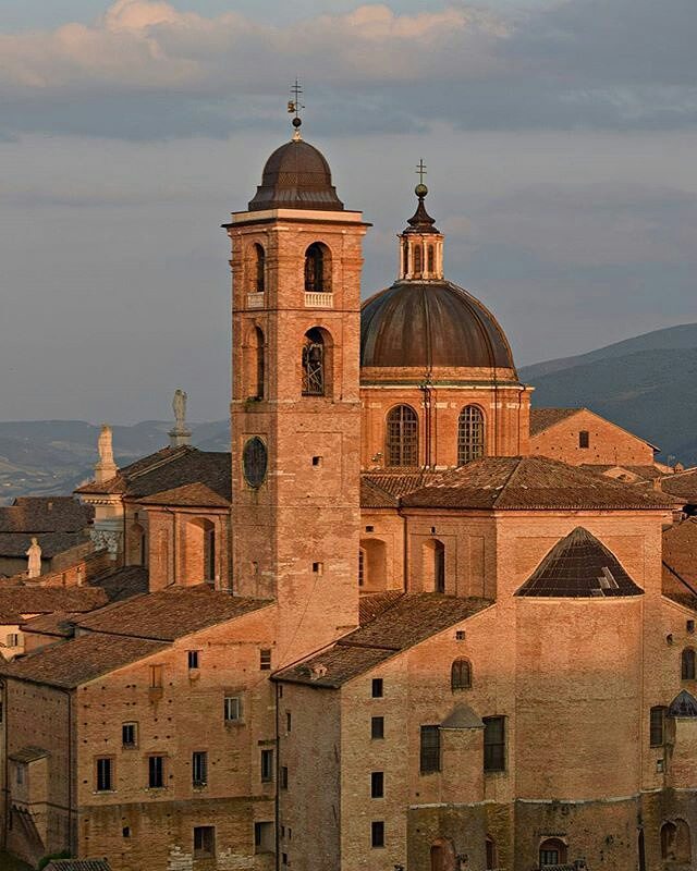 BeniCulturali30's tweet photo. Sunset from Urbino❤
Photo by @francast91
#beniculturali30 #culturalheritage30 #terrerare #art #architecture #urbin… https://t.co/Si1WWe91jI https://t.co/abq5vaVCUO