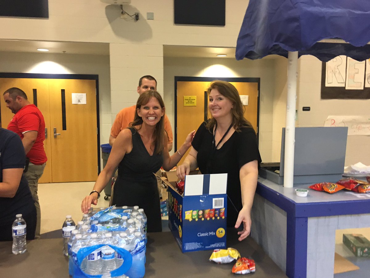 AMTIGNOR's tweet photo. #holmanms Carnival 2017 https://t.co/pNQ0ke6MwF